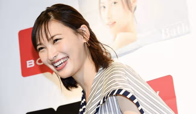 大政絢結婚，閨蜜佐佐木希隔空喊話「一定要幸福」，網友表示心疼