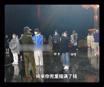 陳道明寄語青年演員,要他們少染壞毛病,劉浩存手藏袖口被批散漫