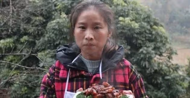 同樣是農村網紅，為何牛愛芳的小春花被批，桃子姐卻獲央視力挺？