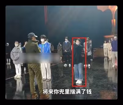 陳道明寄語青年演員,要他們少染壞毛病,劉浩存手藏袖口被批散漫