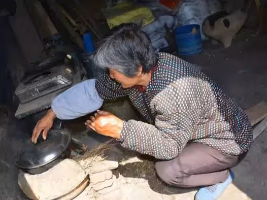 老公出差,我帶著女兒去鄉下婆婆家,卻發現老公欺騙了我四年