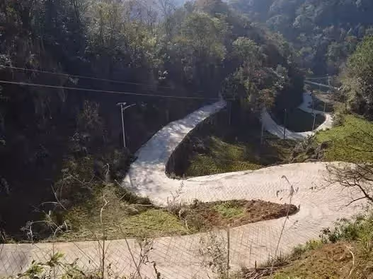 老公出差,我帶著女兒去鄉下婆婆家,卻發現老公欺騙了我四年