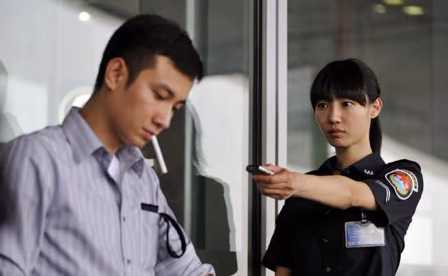 有一種「自暴自棄」叫白百何,近照曝光太邋遢,小腹凸起似「孕婦」