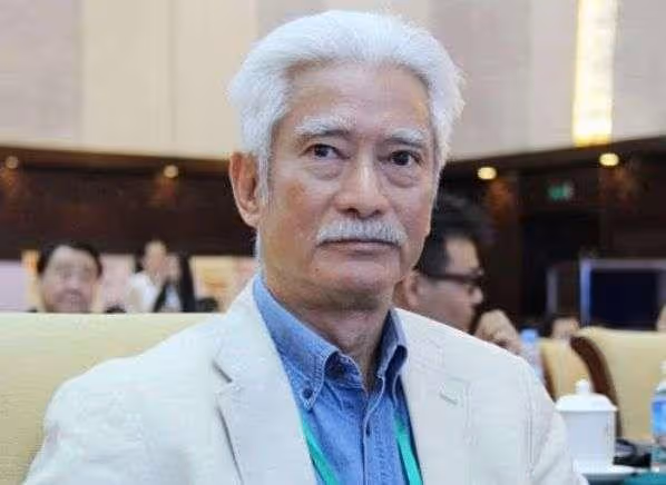74歲香港老戲骨被曝對不敬業後輩爆粗,曾被譽為「最帥霍元甲」