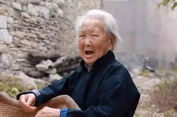 老祖宗忠告「老人招人嫌,走後欠三年」! 為何「會欠三年」?聽完才知其中深意