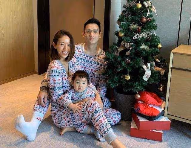 TVB前女星梁靖琪為2歲兒子慶生，明年產二胎，一家三口顏值太高