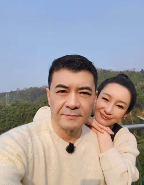 演員唐靜:與王新軍離婚後,獨自撫養兒子12年,逆襲成製片人
