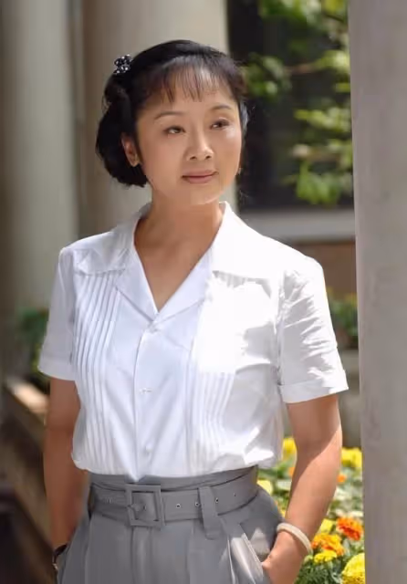 演員唐靜:與王新軍離婚後,獨自撫養兒子12年,逆襲成製片人