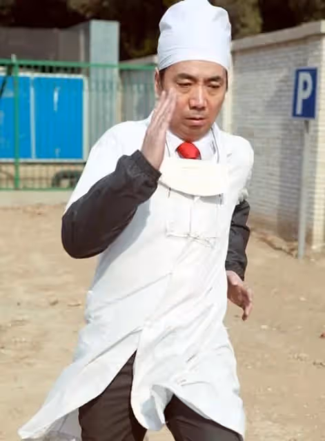 演員唐靜:與王新軍離婚後,獨自撫養兒子12年,逆襲成製片人
