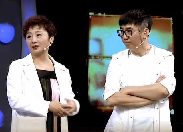 演員唐靜:與王新軍離婚後,獨自撫養兒子12年,逆襲成製片人