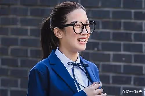 女神降臨的悲慘女主,現實中卻是白富美,與EXO甜蜜戲引粉絲不滿