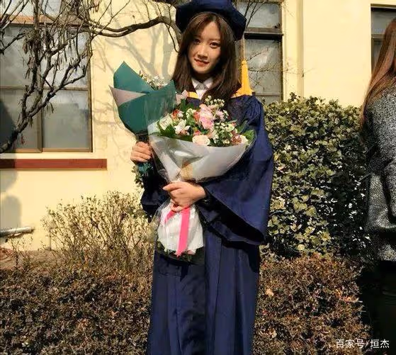 女神降臨的悲慘女主,現實中卻是白富美,與EXO甜蜜戲引粉絲不滿