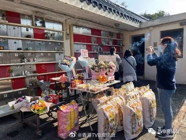逝世18周年︱梅艷芳死忌 粉絲致祭情不變