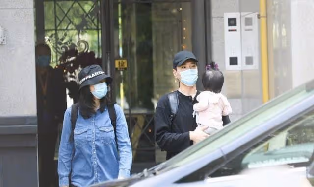 娛樂圈公認的5對模範夫妻，甜到發齁，這才是愛情，網友：羨慕了