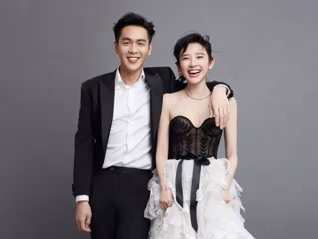 娛樂圈公認的5對模範夫妻，甜到發齁，這才是愛情，網友：羨慕了