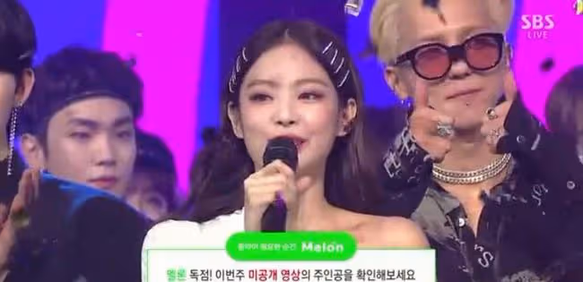 不是男友GD,最常登JennieIG的男人竟是他!感情好到連KAI都吃醋