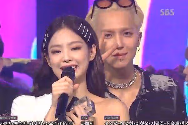 不是男友GD,最常登JennieIG的男人竟是他!感情好到連KAI都吃醋