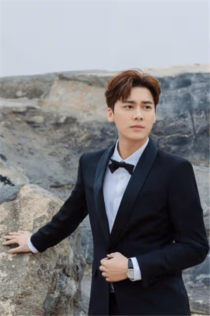 謝霆鋒李易峰同框互動,兩人互加好友,李易峰臉上笑開花