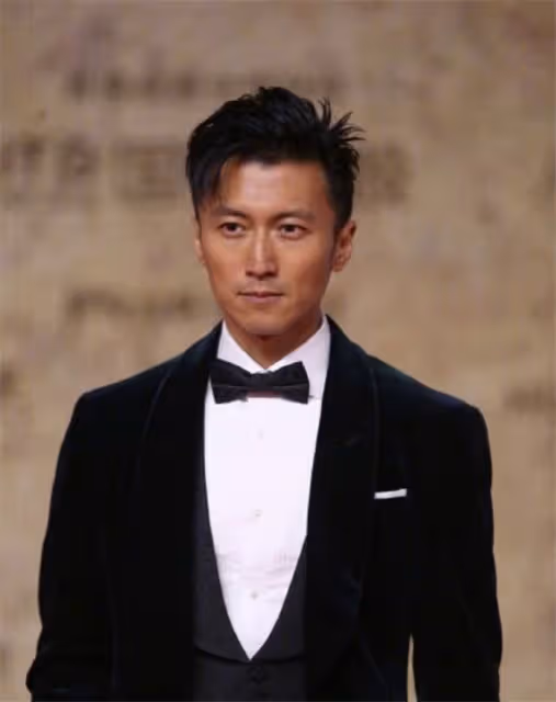 謝霆鋒李易峰同框互動,兩人互加好友,李易峰臉上笑開花