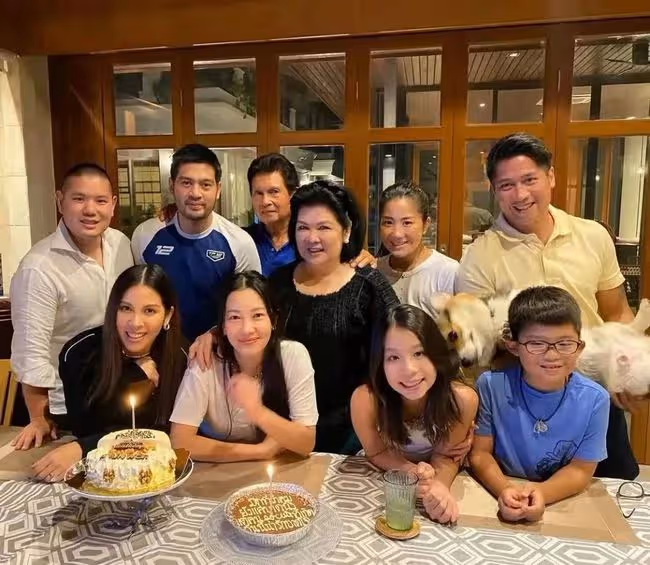 泰國的「另類」豪門媳婦：不退圈不懷孕，始終活躍熒幕前