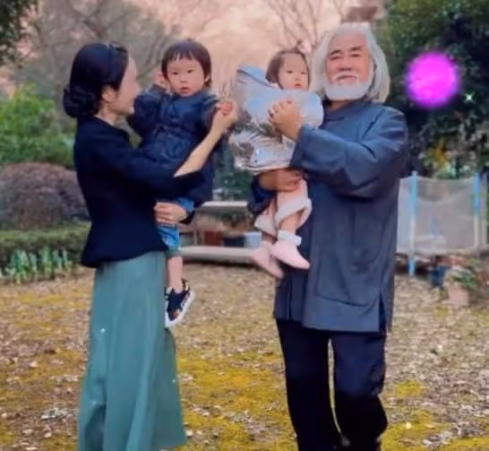 張紀中頻繁秀恩愛,夫妻年齡差距大,尷尬被問怎麼叫岳父岳母