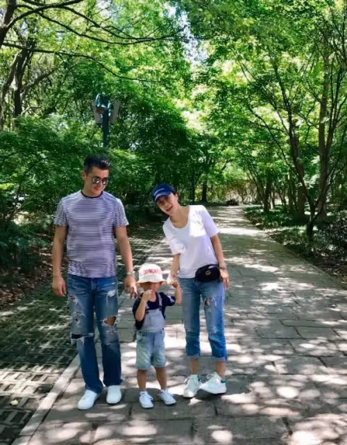 他娶大6歲老婆，結婚10年不離不棄，如今演「霸道總裁」迷倒一片