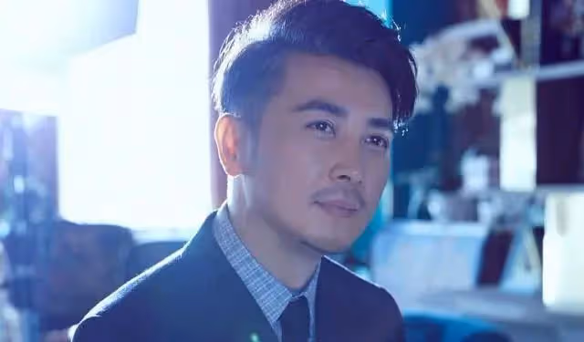 他娶大6歲老婆，結婚10年不離不棄，如今演「霸道總裁」迷倒一片