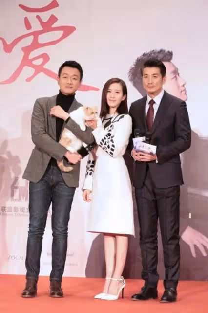 他娶大6歲老婆，結婚10年不離不棄，如今演「霸道總裁」迷倒一片