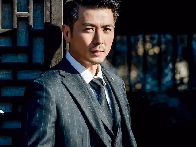 他娶大6歲老婆,結婚10年不離不棄,如今演「霸道總裁」迷倒一片