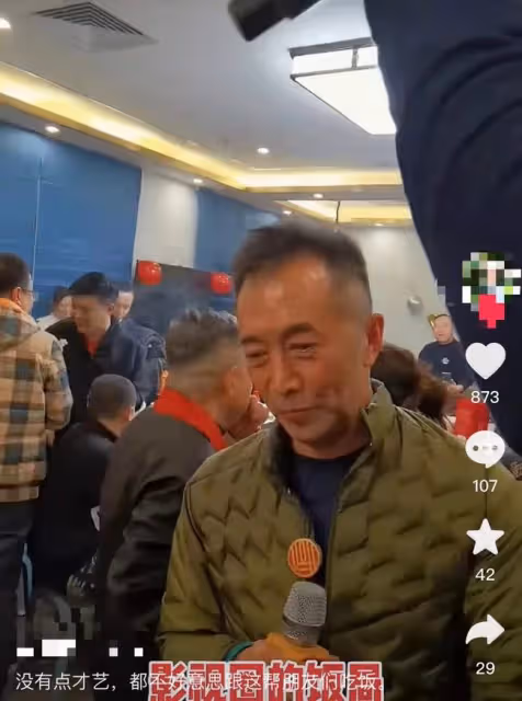 老藝術家罕聚首!66歲石小滿瘦脫相,60歲鄭曉寧紅光滿面激動獻唱