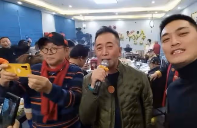 老藝術家罕聚首!66歲石小滿瘦脫相,60歲鄭曉寧紅光滿面激動獻唱