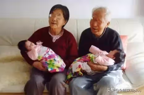 「我憑啥養你兒子，我兒子誰養？」女兒的哭訴，揭露高齡產子之殤