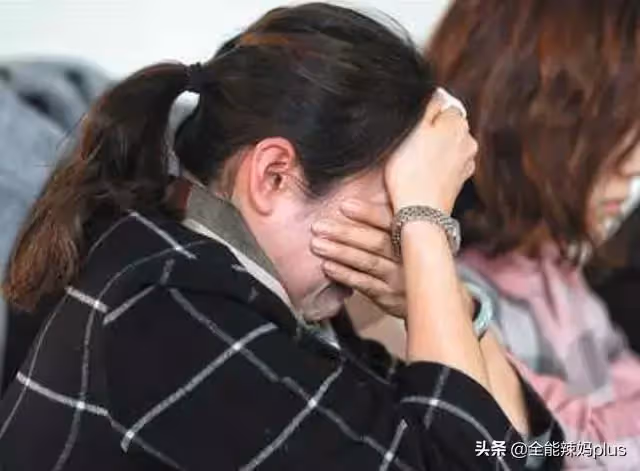 「我憑啥養你兒子，我兒子誰養？」女兒的哭訴，揭露高齡產子之殤