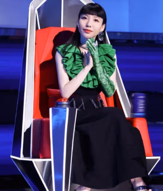 "消失"的吳莫愁：從代言費1.3億到縣城商演，她是資本的犧牲品嗎