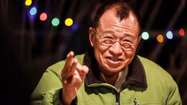 又走一個!73歲TVB著名老戲骨低調離巢,出資百萬為女兒開烹飪店