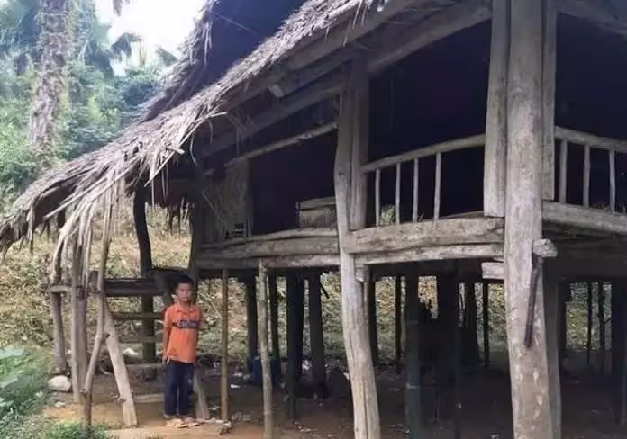 10歲童「失去所有家人」獨自居住生活,每天都會騎著腳踏車上學,自力更生上學從不缺課:我不需要領養