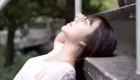 閨蜜結婚我給六千,我結婚她卻不來,第二天接到她電話,我淚目
