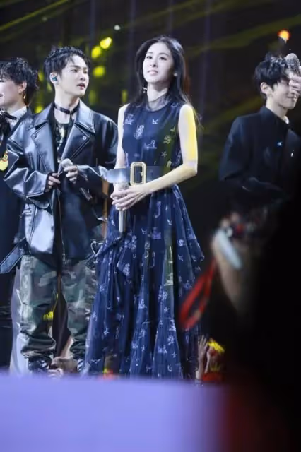 "消失"的吳莫愁：從代言費1.3億到縣城商演，她是資本的犧牲品嗎