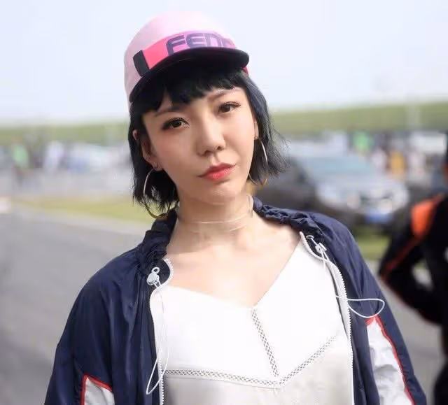 "消失"的吳莫愁：從代言費1.3億到縣城商演，她是資本的犧牲品嗎
