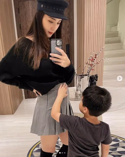 37歲女星跨年前報喜!高齡懷上二胎已4月,曬兒子摸孕肚照顯溫馨