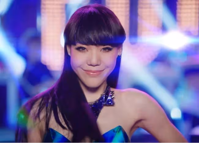 "消失"的吳莫愁：從代言費1.3億到縣城商演，她是資本的犧牲品嗎