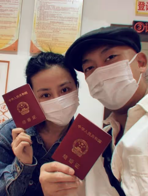 前TVB男星官宣結婚!與老婆內地領證,曾為救腦瘤前任當藝人保鏢