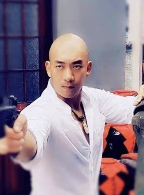 前TVB男星官宣結婚!與老婆內地領證,曾為救腦瘤前任當藝人保鏢