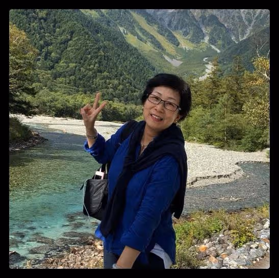 61歲女星退圈31年後復出,巔峰時期未婚生女,替未婚夫還債獨養娃