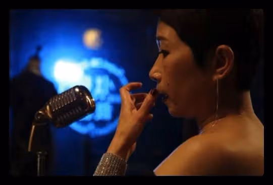 61歲女星退圈31年後復出,巔峰時期未婚生女,替未婚夫還債獨養娃
