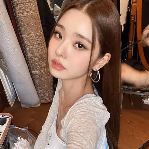 宋智雅神似Jennie爆紅！20寸水蛇腰、性感鉛筆腿太撩人