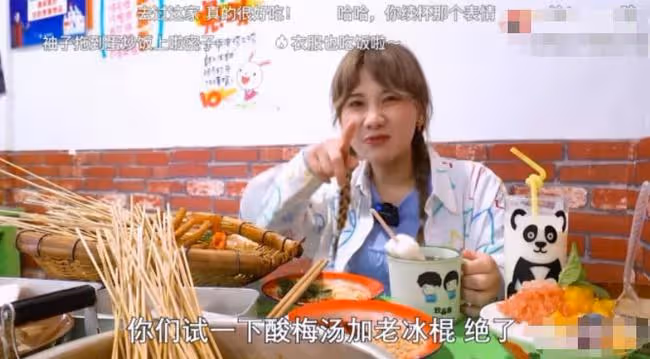 密子君：16分鐘吃完10桶火雞面，坐擁千萬粉絲，是真吃還是催吐？