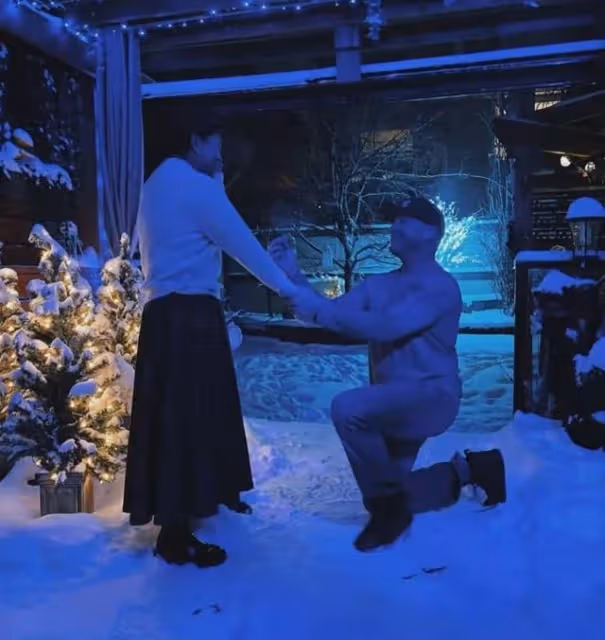 恭喜恭喜！TVB女歌手獲外籍男友雪地下跪求婚，今年中才公開戀情