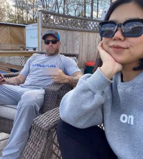 恭喜恭喜！TVB女歌手獲外籍男友雪地下跪求婚，今年中才公開戀情