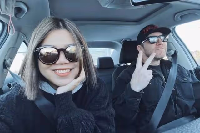 恭喜恭喜!TVB女歌手獲外籍男友雪地下跪求婚,今年中才公開戀情